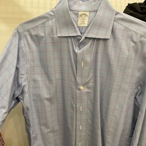 Brooks Brothers Dress shirt 15 1/2 neck, 34-35inch sleeve. Freshly drycleaned